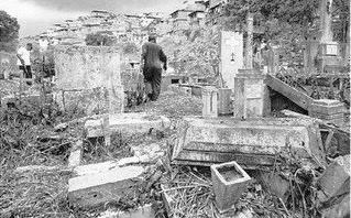Se clausura el antiguo Cementerio de Petare.jpg